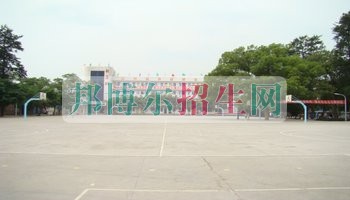 瀘縣建筑職業(yè)中專學(xué)校2016年報名條件、招生對象