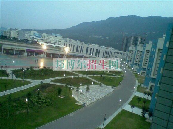 初中畢業(yè)學動漫設計與制作怎樣