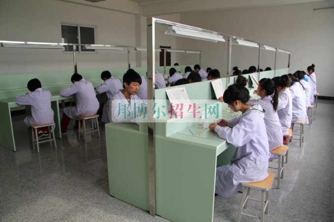 哪個大專學校藥劑專業(yè)好