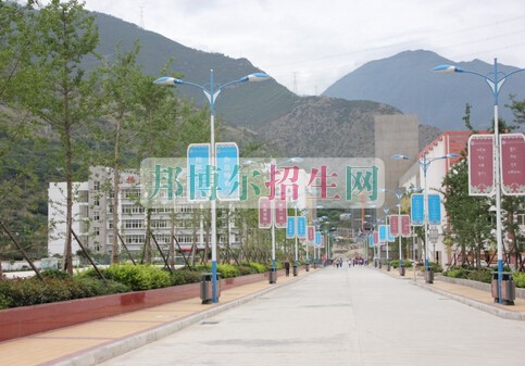 甘孜州職業(yè)技術(shù)學校