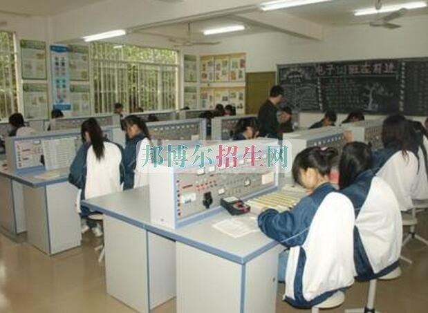 初中畢業(yè)可以學應(yīng)用電子技術(shù)嗎