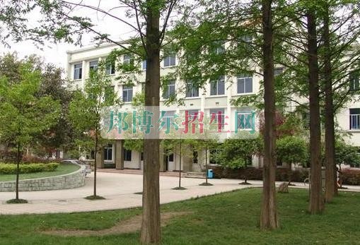 成都內(nèi)比較好的計算機應用技術大專學校