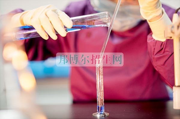 成都哪些學校有醫(yī)學檢驗
