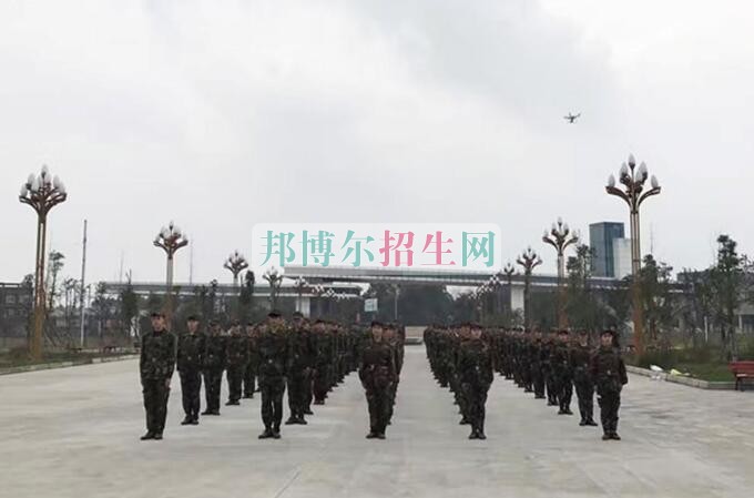 西翔航空學院青神校區(qū)首批新生軍訓火熱進行