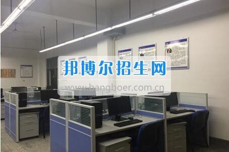 四川省檔案學校電子商務(wù)實訓室初具形象