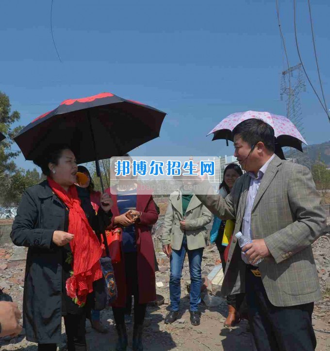 歡慶“三八節(jié)” 涼山民族師范學(xué)校女職工參觀(guān)新校區(qū)
