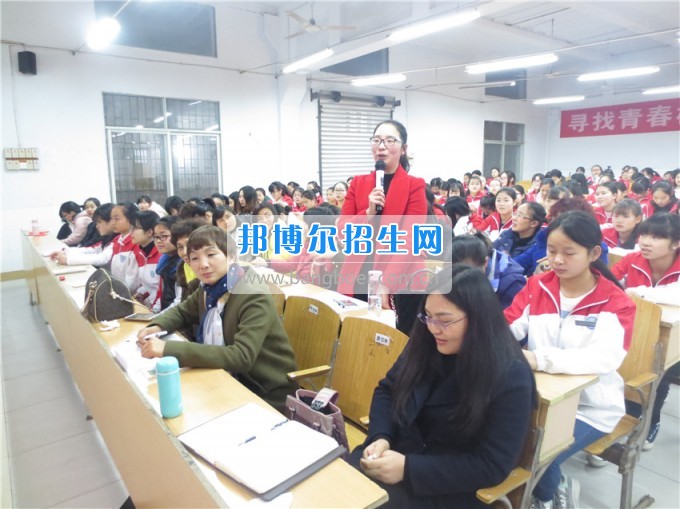 南充師范學(xué)?；ㄩ_(kāi)滿(mǎn)堂盛世春——南充師范歡慶“三八”節(jié)