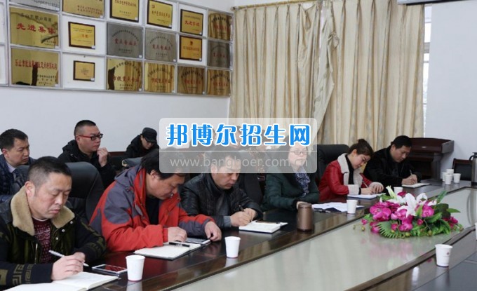 樂山市民族宗教局局長李夫鐵一行來四川省樂山市第一職業(yè)高級中學調(diào)研