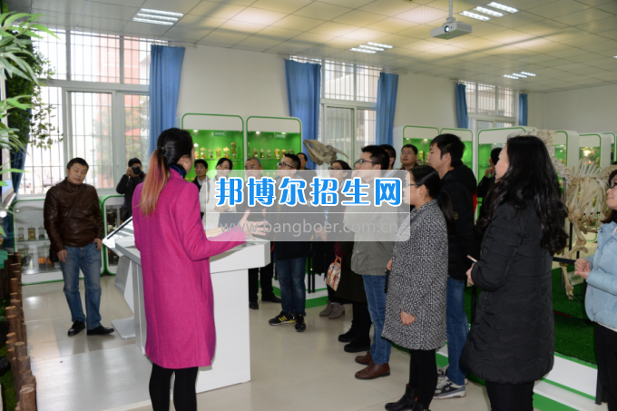 川南幼兒師范高等?？茖W(xué)校與內(nèi)江職業(yè)技術(shù)學(xué)校開展青年聯(lián)誼活動