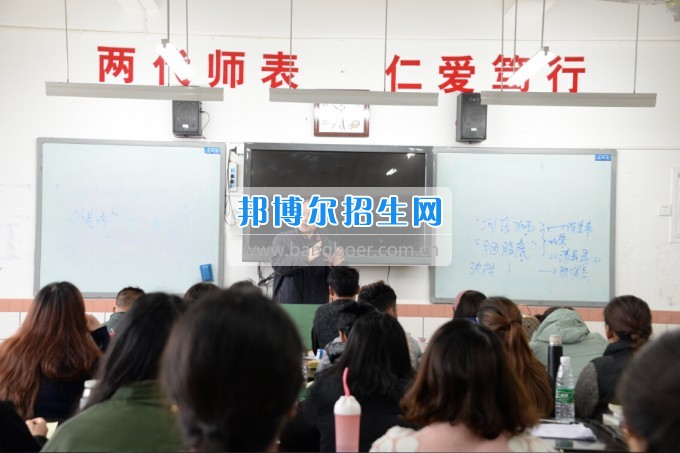 川南幼兒師范高等?？茖W校2017質(zhì)量年：撲下身子抓落實
