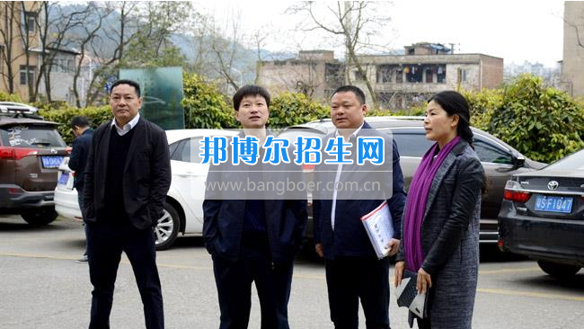 區(qū)委常委、宣傳部長邱躍峰一行視察南充市建華職業(yè)中學(xué)