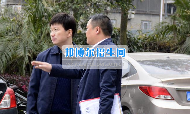 區(qū)委常委、宣傳部長邱躍峰一行視察南充市建華職業(yè)中學(xué)