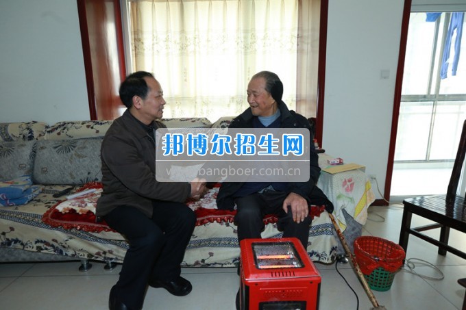 川北幼兒師范高等?？茖W(xué)校黨委書記張斌走訪慰問學(xué)校離退休老同志