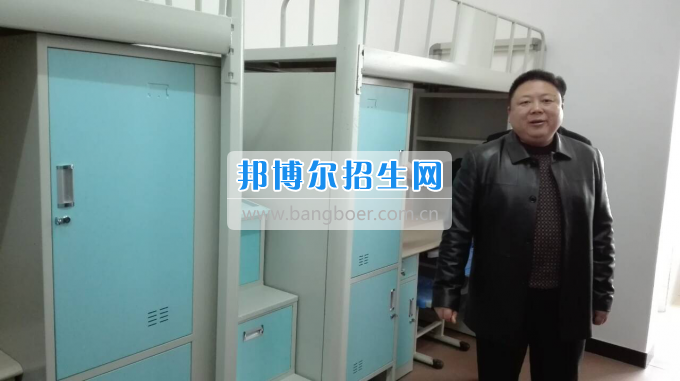 川北幼兒師范高等?？茖W(xué)校張廷鑫校長(zhǎng)帶隊(duì)考察學(xué)生公寓設(shè)備