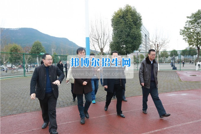 省體育局蔣顯倫副局長一行到川北幼兒師范高等專科學校調(diào)研