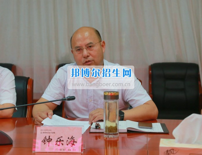 市委機(jī)構(gòu)編制委員會(huì)辦公室主任淳道懷一行來綿陽職業(yè)技術(shù)學(xué)院開展機(jī)構(gòu)編制工作調(diào)研