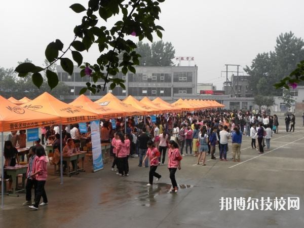 四川人民醫(yī)院護(hù)士學(xué)校2019年報名條件、招生對象