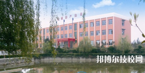 成都華夏旅游商務(wù)學校2020年招生辦聯(lián)系電話