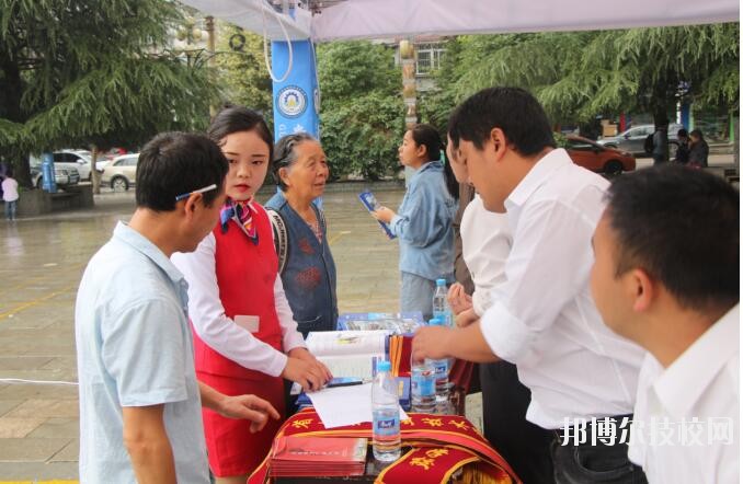 六枝特區(qū)職業(yè)技術(shù)學(xué)校2020年報名條件、招生要求、招生對象