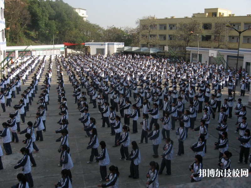 上學(xué)難的問(wèn)題雖然一直在解決，但還是會(huì)有部分家庭要面臨這個(gè)問(wèn)題。因此，學(xué)費(fèi)是學(xué)生和家長(zhǎng)在填報(bào)志愿的時(shí)候必定會(huì)考慮的重要因素之一，關(guān)乎一個(gè)家庭的經(jīng)濟(jì)承受能力。下面是小編今天整理的關(guān)于浙江醫(yī)藥技術(shù)學(xué)校的收費(fèi)標(biāo)準(zhǔn)的相關(guān)信息，希望大家報(bào)考自己滿意的學(xué)校。  浙江醫(yī)藥技術(shù)學(xué)校2020年學(xué)費(fèi)、收費(fèi)標(biāo)準(zhǔn) 學(xué) 費(fèi)(免學(xué)費(fèi)前)：三年制中專(zhuān)專(zhuān)業(yè)3000元/學(xué)期。  浙江醫(yī)藥技術(shù)學(xué)校拓展閱讀 1.普通高中學(xué)校學(xué)生資助政策  (1)免學(xué)費(fèi)  對(duì)享受最低生活保障待遇家庭的子女、依法由社會(huì)福利機(jī)構(gòu)監(jiān)護(hù)的未成年人、革命烈士子女、列入農(nóng)村五保供養(yǎng)范圍的未成年人以及殘疾學(xué)生，免除在校期間學(xué)費(fèi)和代管費(fèi)。  (2)國(guó)家助學(xué)金  對(duì)具有正式注冊(cè)學(xué)籍的普通高中在校生中的家庭經(jīng)濟(jì)困難學(xué)生發(fā)放國(guó)家助學(xué)金，平均資助標(biāo)準(zhǔn)為每生每年2000元。  2.中等職業(yè)學(xué)校學(xué)生資助政策  (1)免學(xué)費(fèi)  對(duì)公辦中等職業(yè)學(xué)校全日制正式學(xué)籍一、二、三年級(jí)所有在校學(xué)生免除學(xué)費(fèi)(非民族地區(qū)非戲曲類(lèi)相關(guān)表演專(zhuān)業(yè)學(xué)生除外);對(duì)民辦中職學(xué)校學(xué)生按當(dāng)?shù)赝?lèi)型同專(zhuān)業(yè)公辦中職學(xué)校學(xué)費(fèi)標(biāo)準(zhǔn)給予免除。  (2)國(guó)家助學(xué)金  對(duì)全日制正式學(xué)籍的一、二年級(jí)在校涉農(nóng)專(zhuān)業(yè)學(xué)生和非涉農(nóng)專(zhuān)業(yè)家庭經(jīng)濟(jì)困難學(xué)生發(fā)放國(guó)家助學(xué)金，資助標(biāo)準(zhǔn)為每生每年2000元。  小編關(guān)于浙江醫(yī)藥技術(shù)學(xué)校的學(xué)費(fèi)情況的信息介紹就到這里了。目前國(guó)家大力扶持教育事業(yè)的發(fā)展，尤其是職業(yè)技術(shù)方面的教育，資金扶持給大家解決了不少的后顧之憂。希望大家在如此好的政策環(huán)境下，能抓住機(jī)會(huì)好好發(fā)展自己。