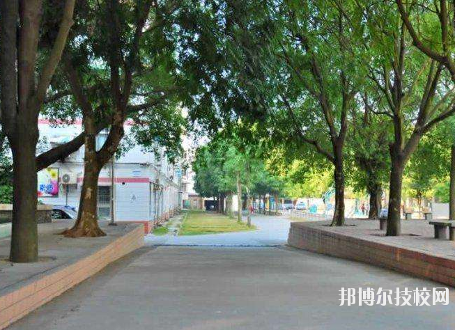 重慶公共交通技工學(xué)校2020年報名條件、招生要求、招生對象