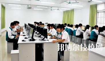 景泰縣京華職業(yè)中學2020年學費、收費多少