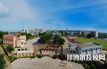 重慶青山工業(yè)技工學(xué)校2020年報名條件、招生要求、招生對象