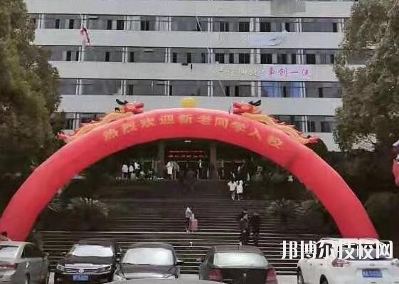 貴陽精工科技學校2020年學費、收費多少