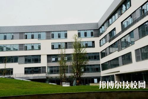 安龍職業(yè)技術學校2020年報名條件、招生要求、招生對象