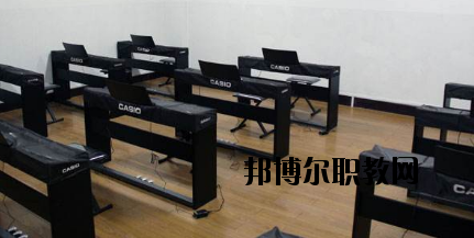 酒泉農(nóng)墾技工學校2020年報名條件、招生要求、招生對象