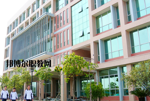 東莞信息技術(shù)學(xué)校2020年報(bào)名條件、招生要求、招生對象