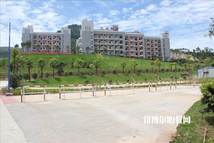 延津無線電技術(shù)學(xué)校2021年報(bào)名條件、招生要求、招生對(duì)象
