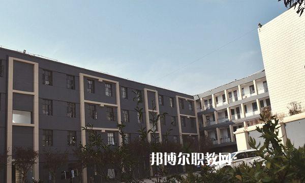 云南冶金高級(jí)技工學(xué)校2021年宿報(bào)名條件、招生要求、招生對(duì)象