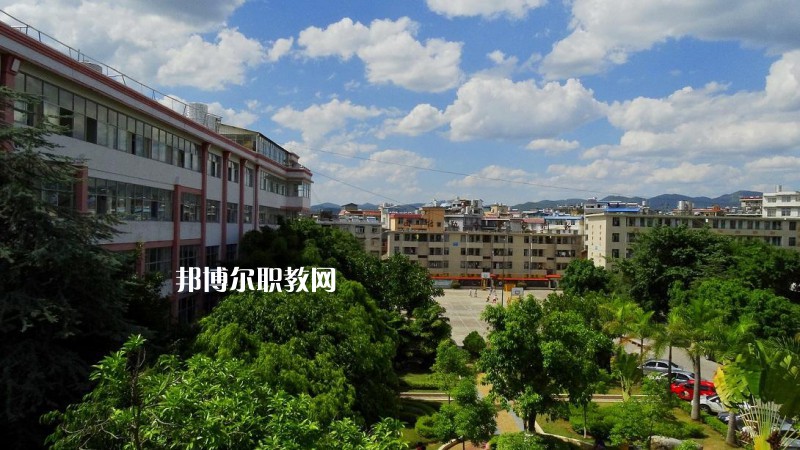 思茅衛(wèi)生學(xué)校2021年報(bào)名條件、招生要求、招生對象