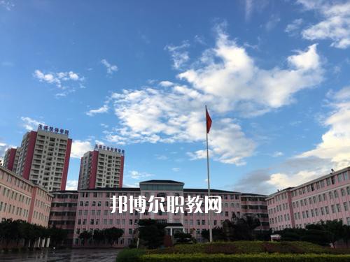 玉溪工業(yè)財(cái)貿(mào)學(xué)校2021年學(xué)費(fèi)。收費(fèi)多少