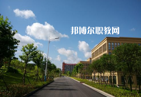 秦皇島市崇德中等職業(yè)學(xué)校2022年招生辦聯(lián)系電話