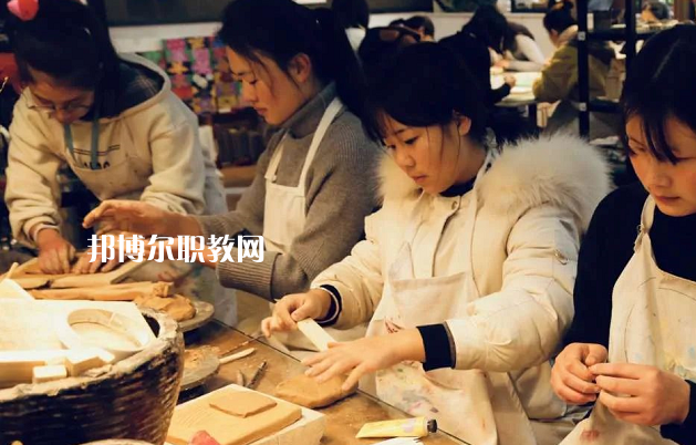 阜陽科學(xué)技術(shù)學(xué)校2022年學(xué)費(fèi)、收費(fèi)多少