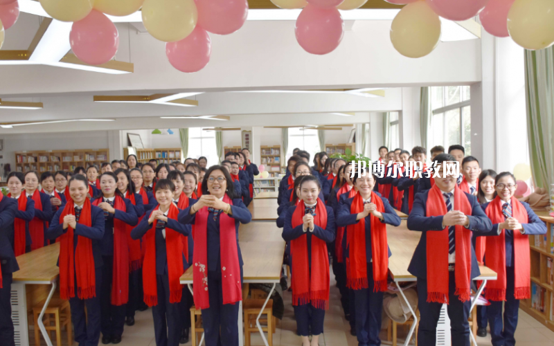 清遠市英德華粵藝術(shù)學(xué)校2022年招生辦聯(lián)系電話