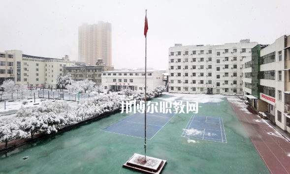 武漢第二衛(wèi)生學(xué)校2022年報(bào)名條件、招生要求、招生對(duì)象