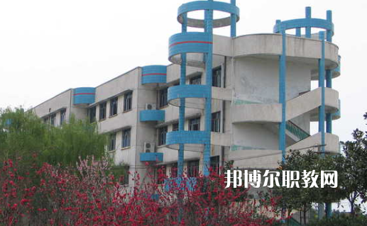 武漢第二高級技工學校2022年報名條件、招生要求、招生對象