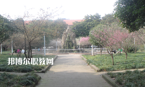 湖北汽車工業(yè)實驗技工學(xué)校2022年報名條件、招生要求、招生對象