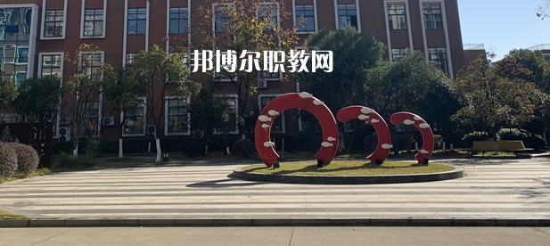 南昌智遠(yuǎn)技工學(xué)校2022年學(xué)費(fèi)、收費(fèi)多少