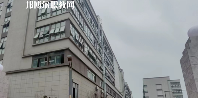 重慶市渝北區(qū)竟成中學(xué)校地址在哪里，哪個地區(qū)，哪個城市?