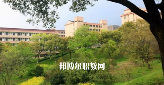 江蘇省宜興中等專(zhuān)業(yè)學(xué)校地址在哪里，哪個(gè)地區(qū)，哪個(gè)城市?