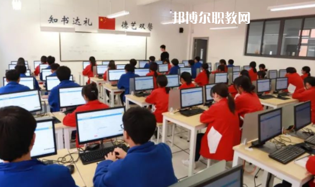 寧波市東坤職業(yè)高級(jí)中學(xué)地址在哪里，哪個(gè)地區(qū)，哪個(gè)城市?