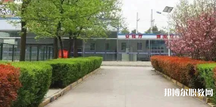 西安軌道交通技師學院地址，乘車路線