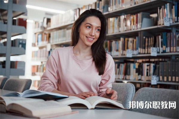 湖南哪里的中專學校能讀環(huán)境藝術(shù)設(shè)計專業(yè)