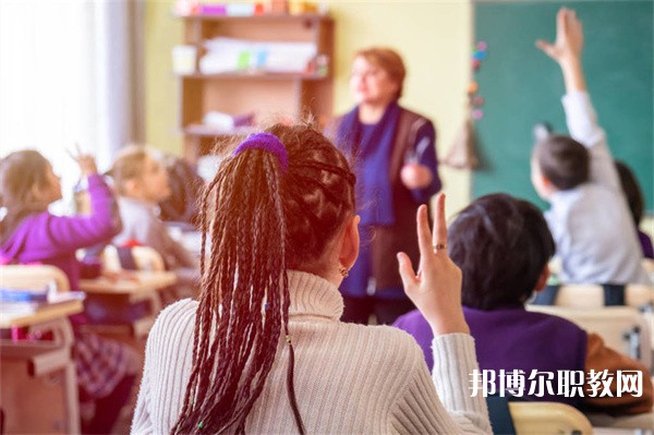 湖南哪里的中專學校能讀航空服務專業(yè)專業(yè)