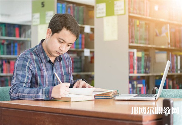 湖南哪里的中職學(xué)校能讀金融與保險專業(yè)