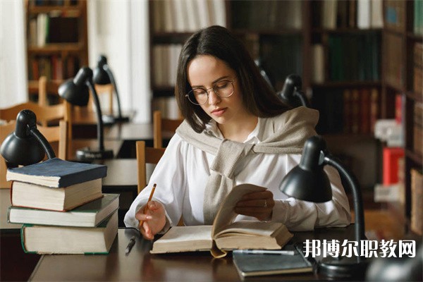 廣西哪里的職業(yè)學(xué)校能讀航空地勤(地勤、票務(wù)方向)專業(yè)